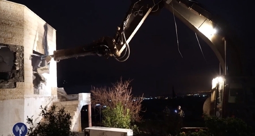 هدم منزلي الاسيرين الحروب والمسالمة في الخليل